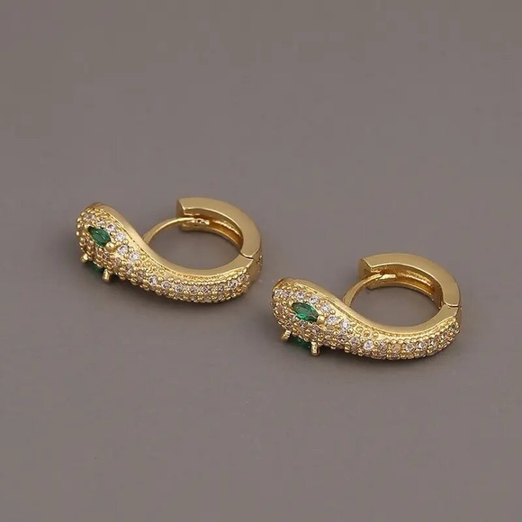 🆕NEW 14K Gold Plated Emerald & CZ Crystal Snake 🐍 Hoop Clip Earrings - Picture 12 of 12